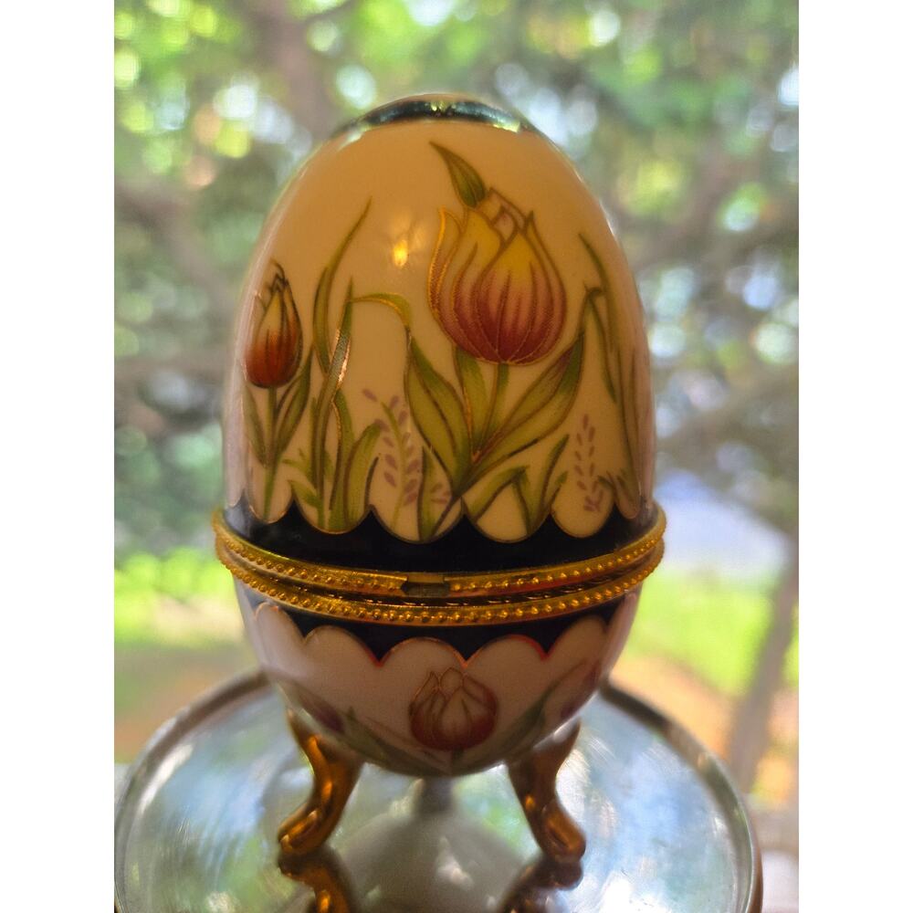 Vintage Greenbrier International porcelain egg trinket box